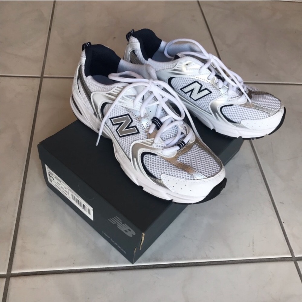 BNIB New Balance 530 in Navy/White